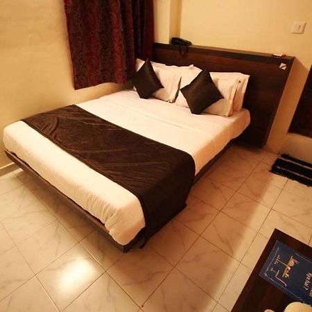 Hotel Raj Palace Ahmedabad Exterior photo