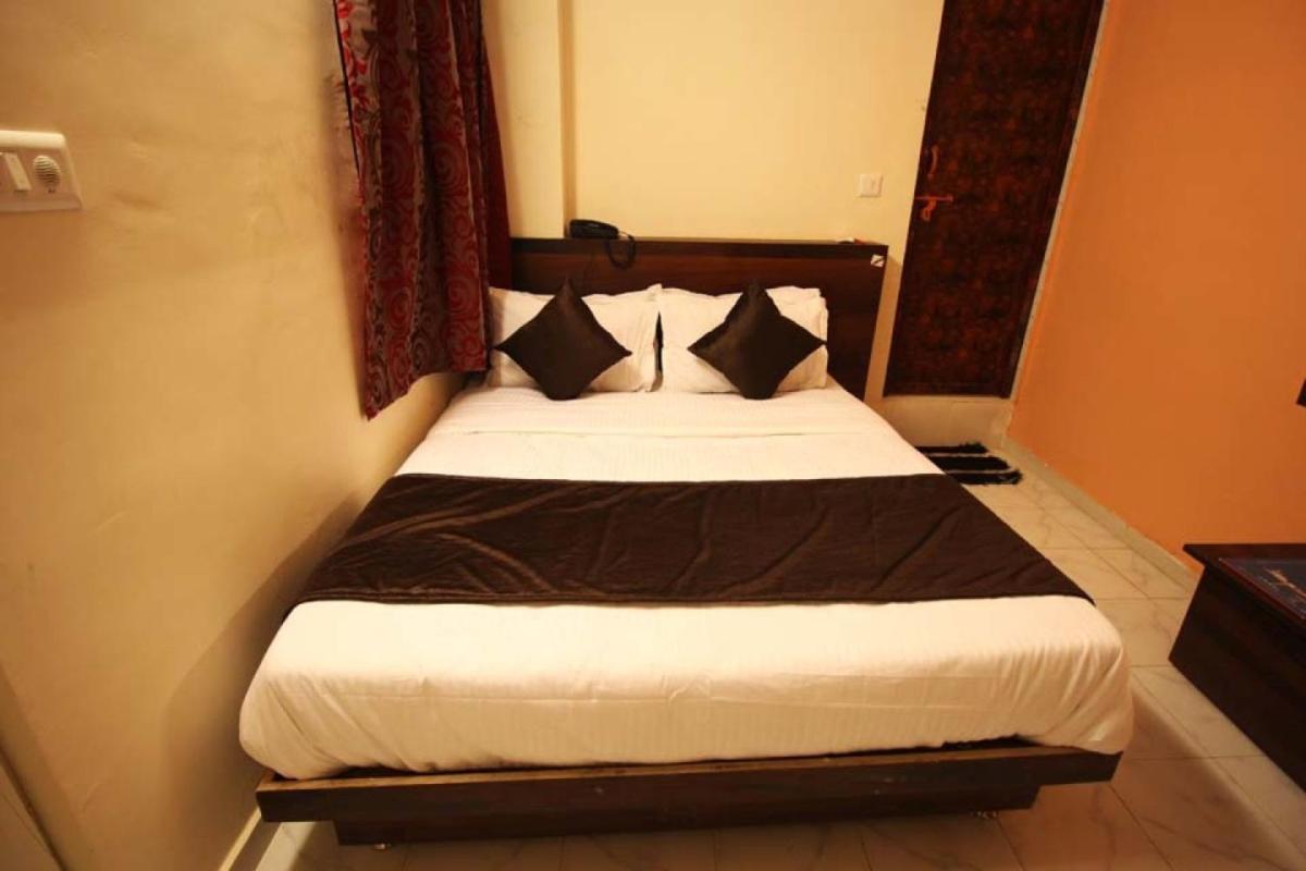 Hotel Raj Palace Ahmedabad Exterior photo